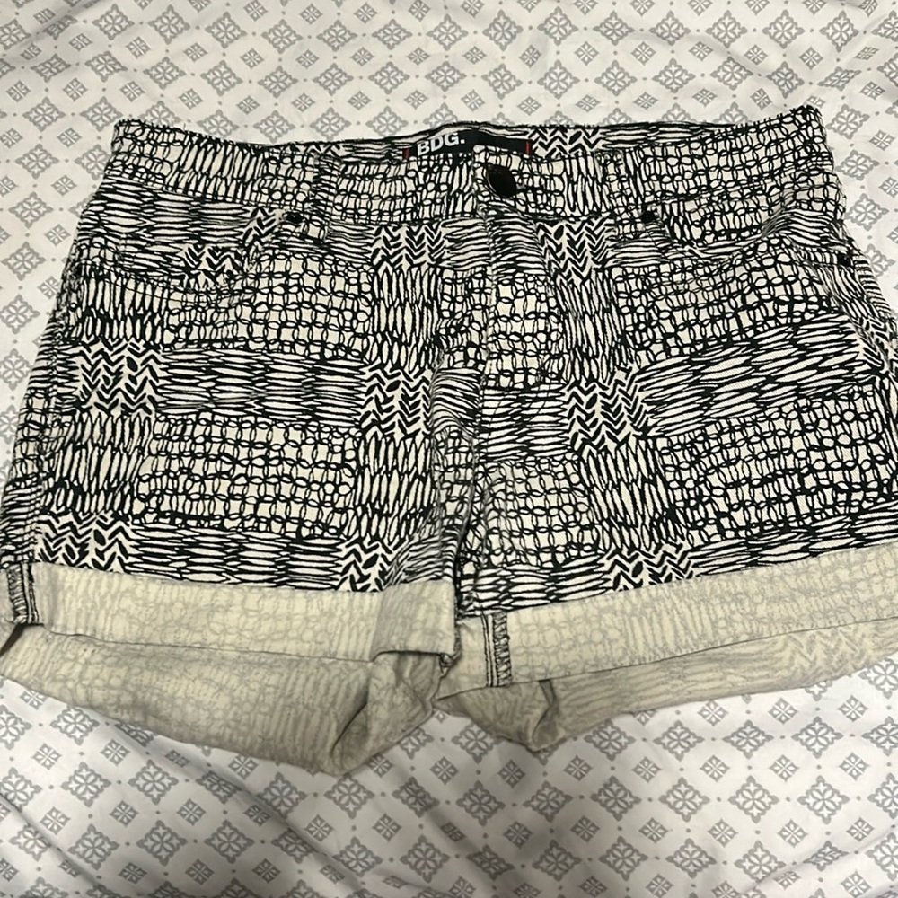 BDG Scribble Print Denim Shorts - 27
